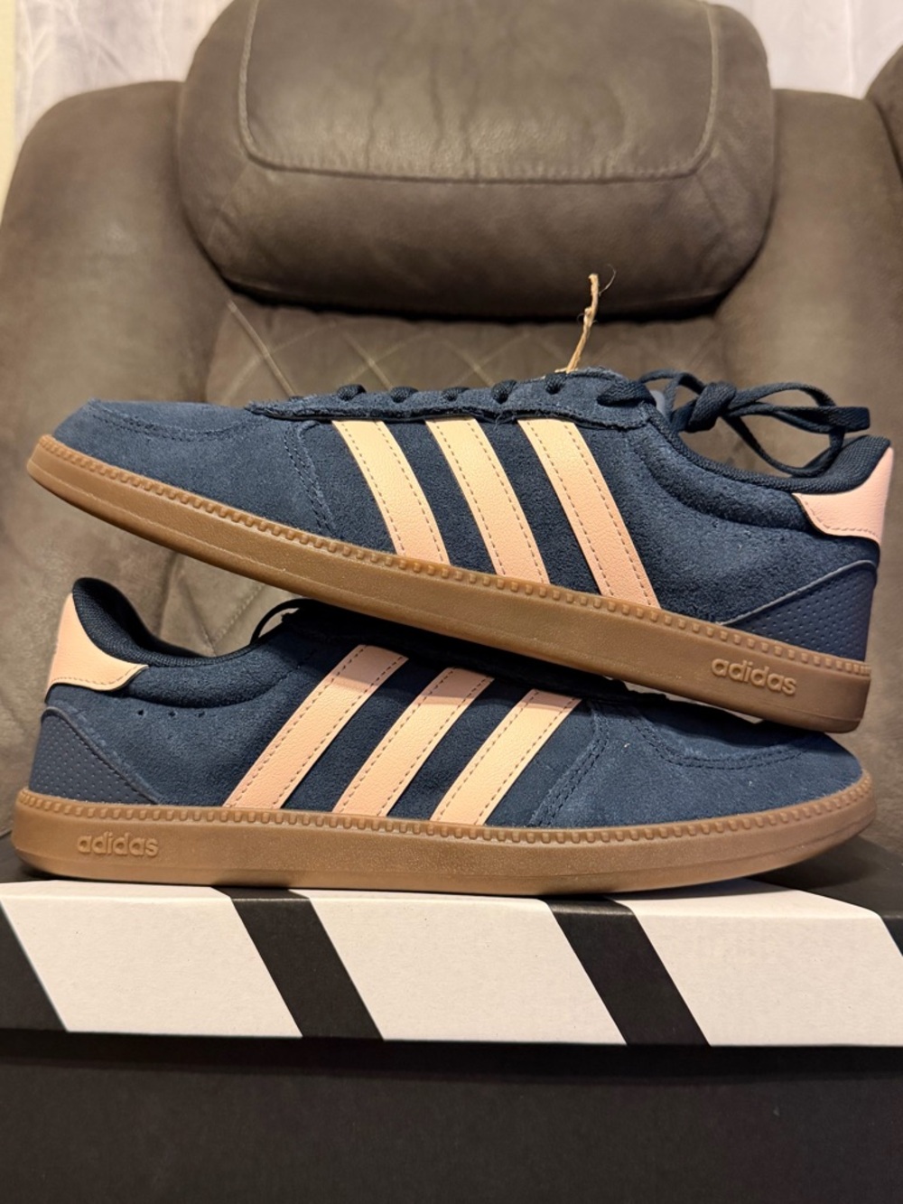 adidas Breaknet Sleek Navy Beige Gum Low Top Women's 8 Athletic Sneakers IH1380
